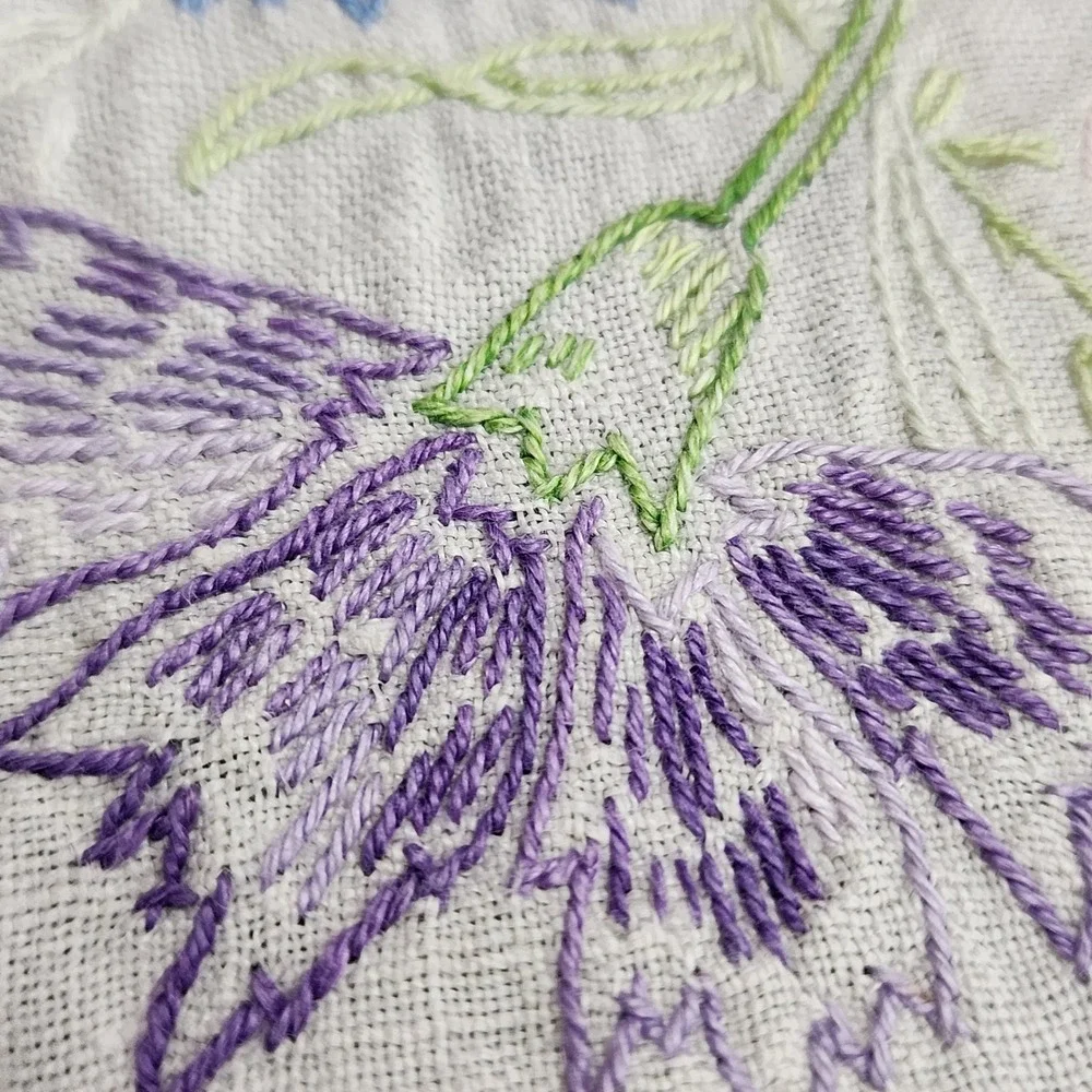 Vintage Hand Embroidered Linen Table Runner Floral Crochet Lace Trim 38x12